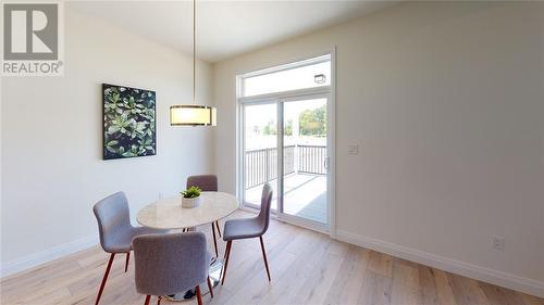 654 Ketter Way, Plympton-Wyoming, ON - Indoor Photo Showing Dining Room