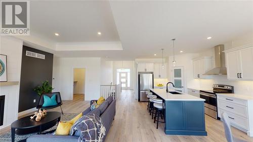 654 Ketter Way, Plympton-Wyoming, ON - Indoor Photo Showing Kitchen With Upgraded Kitchen