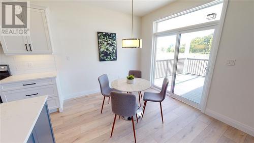 654 Ketter Way, Plympton-Wyoming, ON - Indoor Photo Showing Dining Room