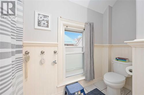 326 College Avenue North, Sarnia, ON - Indoor Photo Showing Bathroom