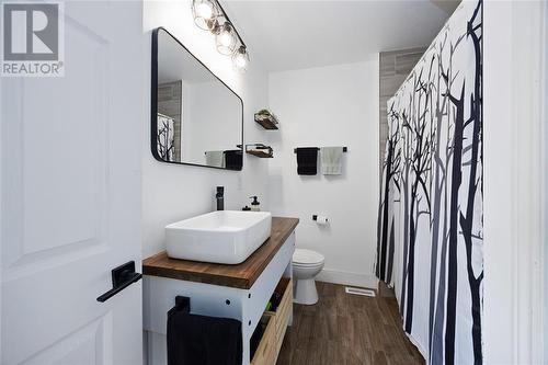 260 Hill Street, St Clair, ON - Indoor Photo Showing Bathroom