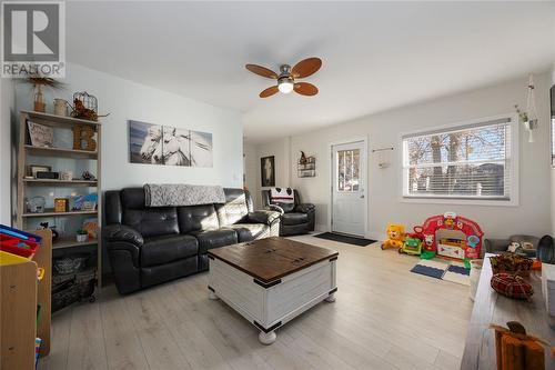 260 Hill Street, St Clair, ON - Indoor Photo Showing Living Room