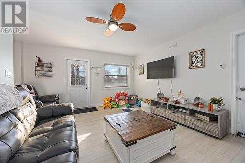 260 Hill Street, St Clair, ON - Indoor Photo Showing Living Room