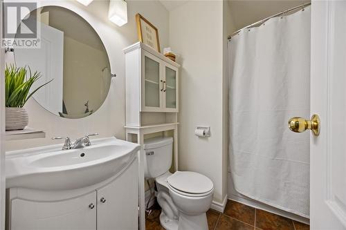 200 St. Clair Boulevard Unit# 6, St Clair, ON - Indoor Photo Showing Bathroom