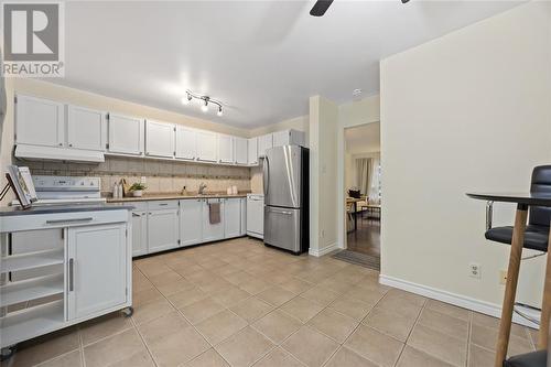 200 St. Clair Boulevard Unit# 6, St Clair, ON - Indoor Photo Showing Kitchen