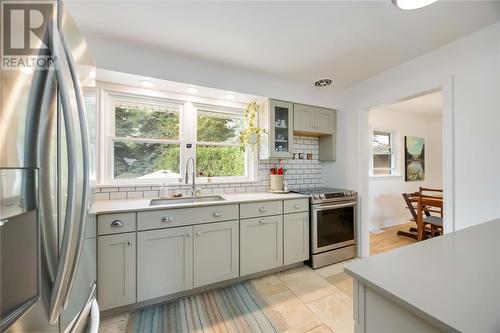 1457 Mc Crie Street, Sarnia, ON - Indoor Photo Showing Kitchen With Stainless Steel Kitchen