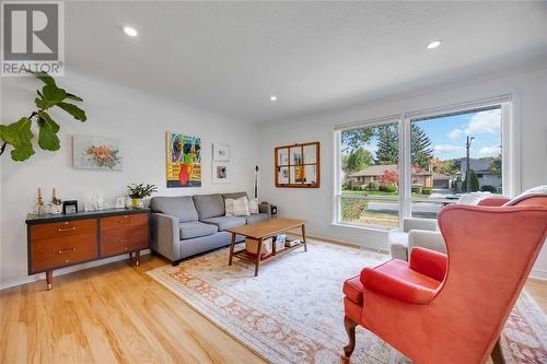 1457 Mc Crie Street, Sarnia, ON - Indoor Photo Showing Living Room