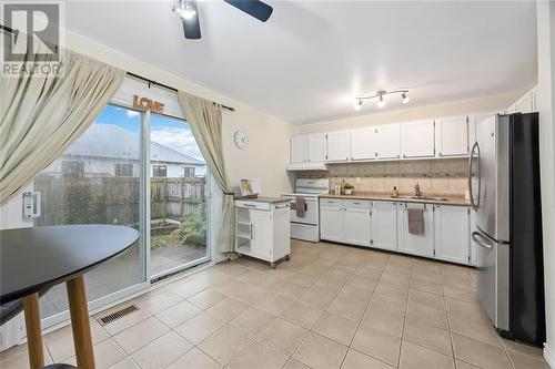 200 St. Clair Boulevard Unit# 6, St Clair, ON - Indoor Photo Showing Kitchen