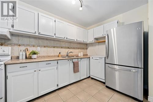 200 St. Clair Boulevard Unit# 6, St Clair, ON - Indoor Photo Showing Kitchen