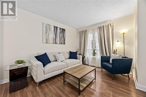 200 St. Clair Boulevard Unit# 6, St Clair, ON - Indoor Photo Showing Living Room