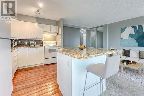 155 Front Street North Unit# 1408, Sarnia, ON - Indoor Photo Showing Kitchen