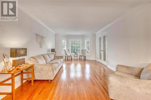 2715 Sandfield Crescent, Sarnia, ON - Indoor Photo Showing Living Room