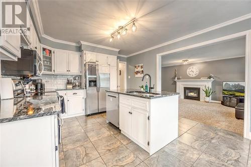 2715 Sandfield Crescent, Sarnia, ON - Indoor Photo Showing Kitchen