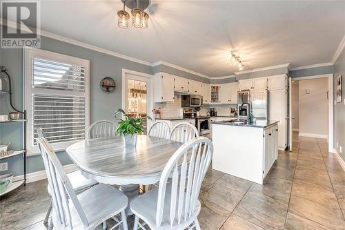 2715 Sandfield Crescent, Sarnia, ON - Indoor Photo Showing Dining Room