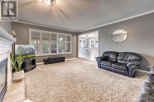 2715 Sandfield Crescent, Sarnia, ON - Indoor Photo Showing Living Room