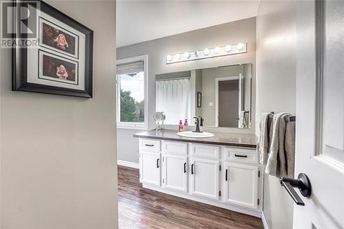 2715 Sandfield Crescent, Sarnia, ON - Indoor Photo Showing Bathroom