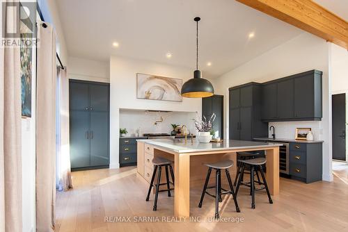 4057 Cullen Drive, Plympton-Wyoming (Plympton Wyoming), ON - Indoor Photo Showing Kitchen With Upgraded Kitchen