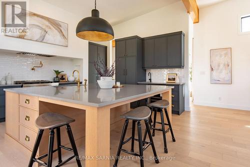 4057 Cullen Drive, Plympton-Wyoming (Plympton Wyoming), ON - Indoor Photo Showing Kitchen With Upgraded Kitchen