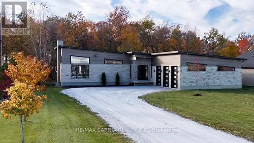 4057 Cullen Drive, Plympton-Wyoming (Plympton Wyoming), ON - Outdoor