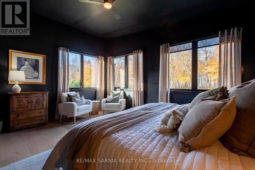 4057 Cullen Drive, Plympton-Wyoming (Plympton Wyoming), ON - Indoor Photo Showing Bedroom