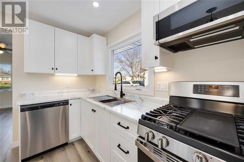 737 Albert Street, Wallaceburg, ON - Indoor Photo Showing Kitchen With Double Sink