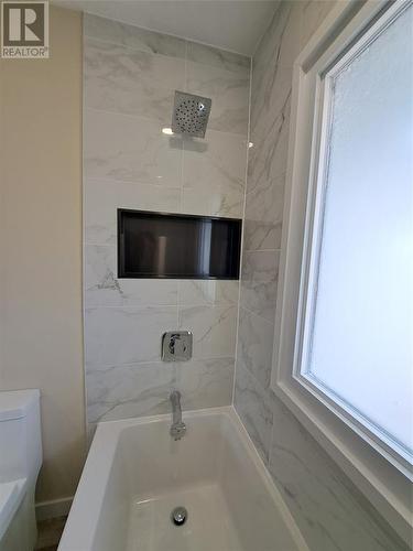 737 Albert Street, Wallaceburg, ON - Indoor Photo Showing Bathroom