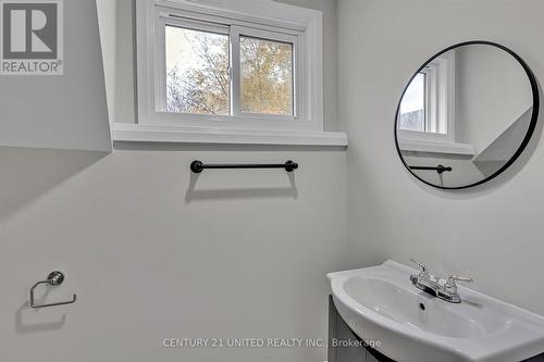 212 Park Street N, Peterborough (Downtown), ON - Indoor Photo Showing Bathroom