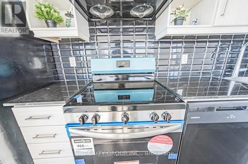 805 - 160 Vanderhoof Avenue, Toronto, ON - Indoor Photo Showing Kitchen