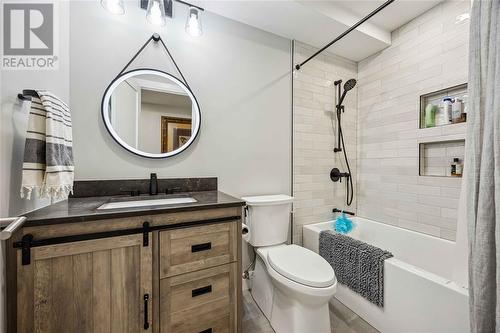 1510 Venetian Boulevard Unit# M-3, Point Edward, ON - Indoor Photo Showing Bathroom