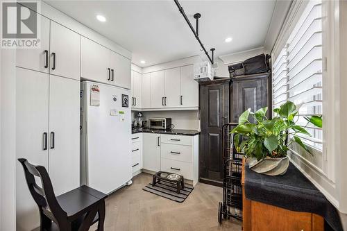 1510 Venetian Boulevard Unit# M-3, Point Edward, ON - Indoor Photo Showing Kitchen