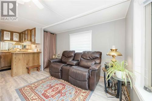 4895 Lakeshore Road Unit# A81, Plympton-Wyoming, ON - Indoor Photo Showing Living Room