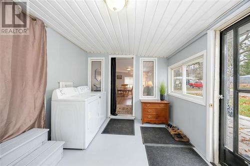 4895 Lakeshore Road Unit# A81, Plympton-Wyoming, ON - Indoor Photo Showing Laundry Room