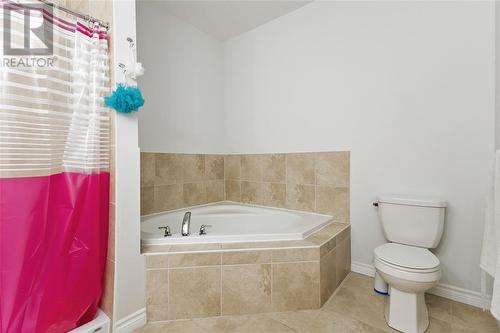 2557 Asima Drive, London, ON - Indoor Photo Showing Bathroom