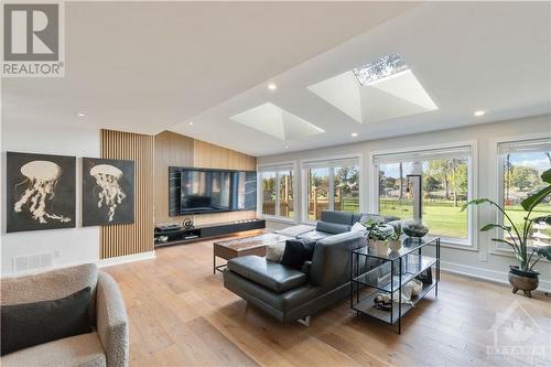 2704 River Road, Ottawa, ON - Indoor Photo Showing Living Room