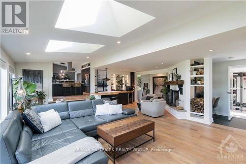 2704 River Road, Ottawa, ON - Indoor Photo Showing Living Room