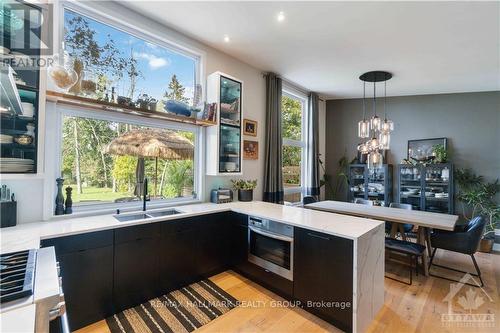 2704 River Road, Ottawa, ON - Indoor Photo Showing Kitchen With Double Sink