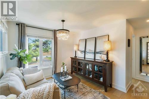 2704 River Road, Ottawa, ON - Indoor Photo Showing Living Room