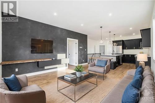 302 Forestview Crescent, Renfrew, ON - Indoor Photo Showing Living Room