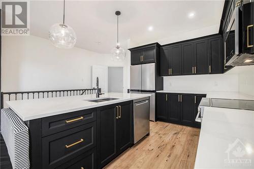 302 Forestview Crescent, Renfrew, ON - Indoor Photo Showing Kitchen With Stainless Steel Kitchen With Double Sink With Upgraded Kitchen