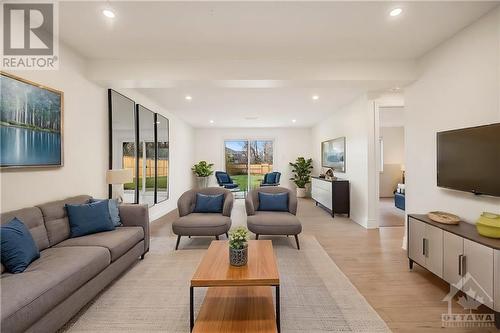 302 Forestview Crescent, Renfrew, ON - Indoor Photo Showing Living Room