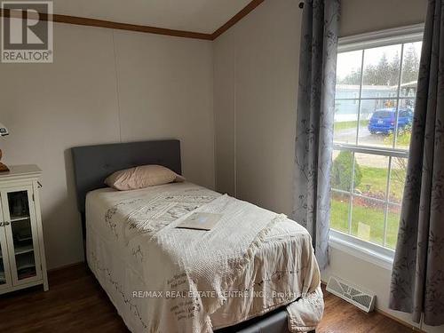 88 Maple Grove Village Road, Southgate, ON - Indoor Photo Showing Bedroom