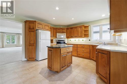 123 Mac Nab Street, Lambton Shores, ON - Indoor Photo Showing Kitchen