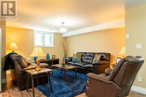 3849 Ferne Avenue, Plympton-Wyoming, ON - Indoor Photo Showing Living Room