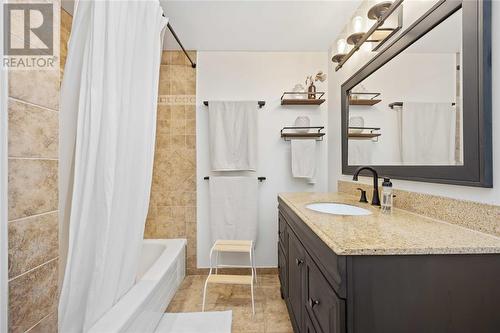 1144 Cathcart Boulevard, Sarnia, ON - Indoor Photo Showing Bathroom