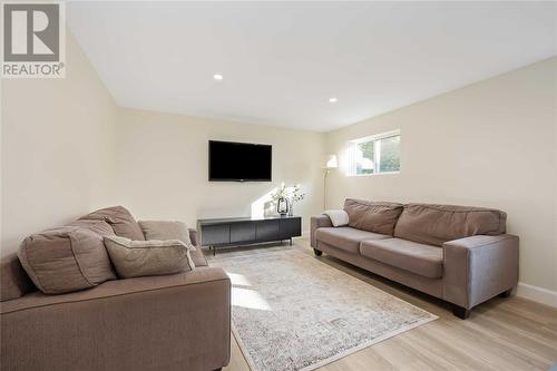 1144 Cathcart Boulevard, Sarnia, ON - Indoor Photo Showing Living Room