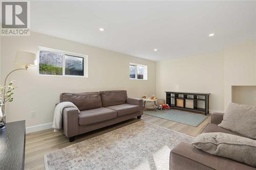 1144 Cathcart Boulevard, Sarnia, ON - Indoor Photo Showing Living Room