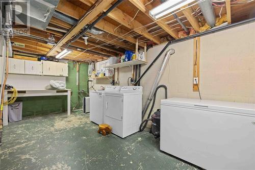 1144 Cathcart Boulevard, Sarnia, ON - Indoor Photo Showing Laundry Room