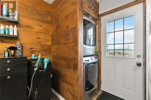 6396 La Salle Line, Warwick-Watford, ON - Indoor Photo Showing Laundry Room