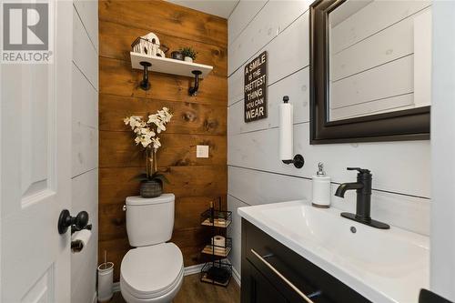 6396 La Salle Line, Warwick-Watford, ON - Indoor Photo Showing Bathroom