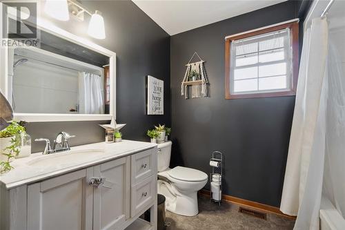 6396 La Salle Line, Warwick-Watford, ON - Indoor Photo Showing Bathroom